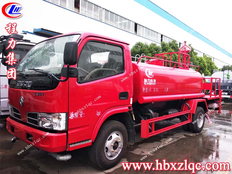 東風(fēng)多功能灑水車(chē)環(huán)衛(wèi)小能手，道路因你而美麗